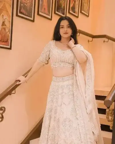 Escort Charni Road